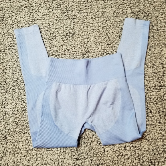 High-Waisted Leggings - Picture 2 of 4